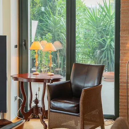 Amyra Villa